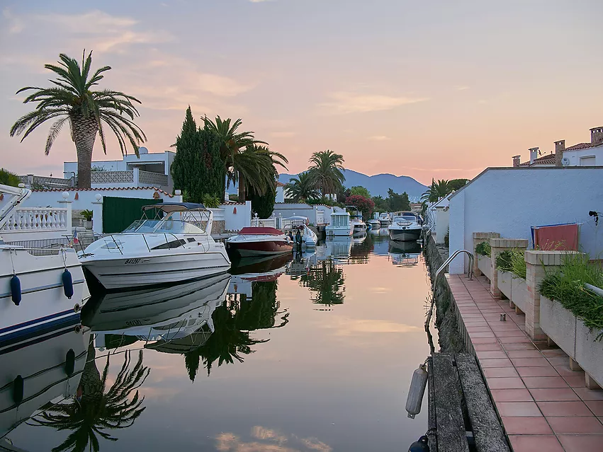 Roses i Empuriabrava Fora de Temporada: Què Fer a la Costa Brava a la Tardor i Hivern